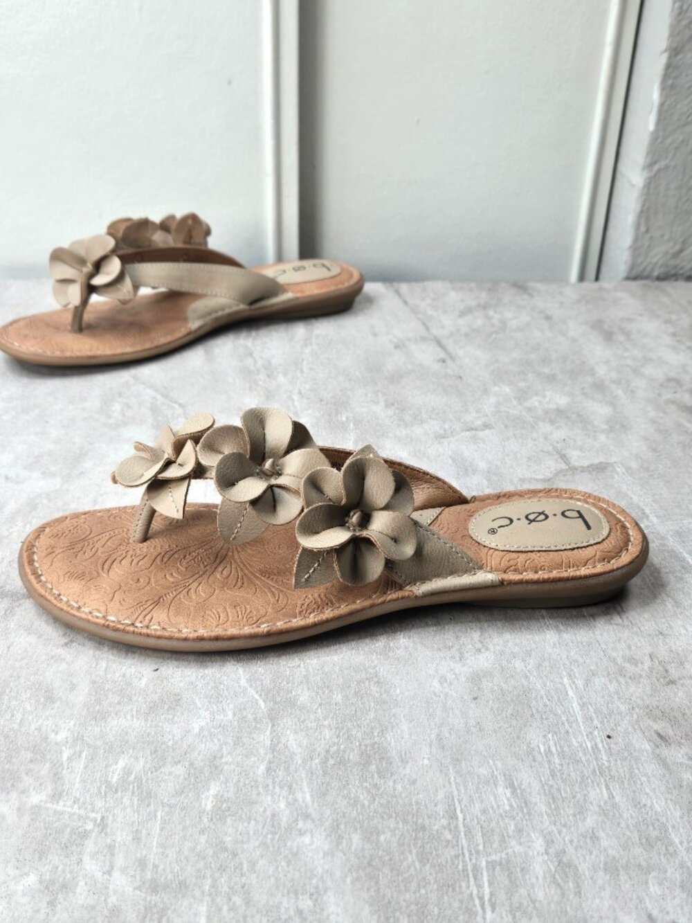 Born Of Concept Comfort Thong Sandals Sz 8 Flower Embellished Open Toe Flip Flop